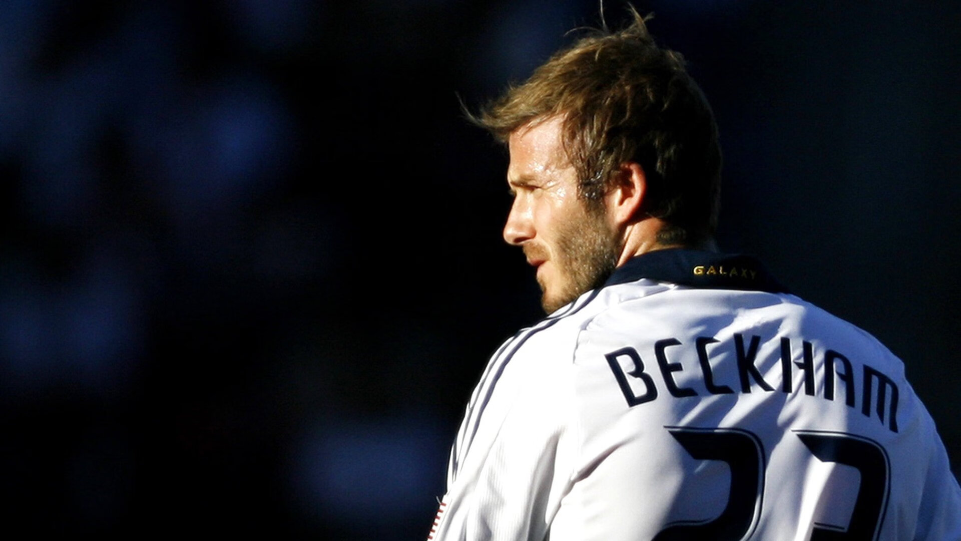 乔纳·隆戈：全黑队的超级边锋，橄榄球历史的震撼力量，乔纳森乔斯达橄榄球