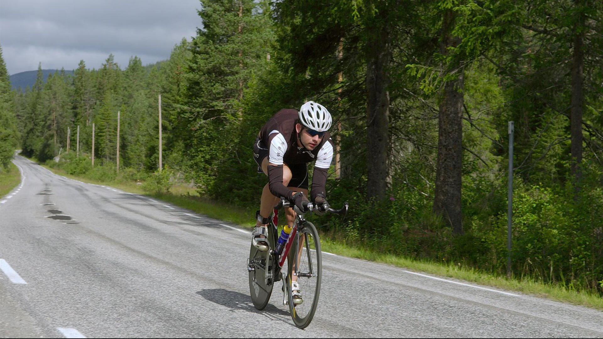 “极速追风：那些飞跃弯道的瞬间”，极速飞扬