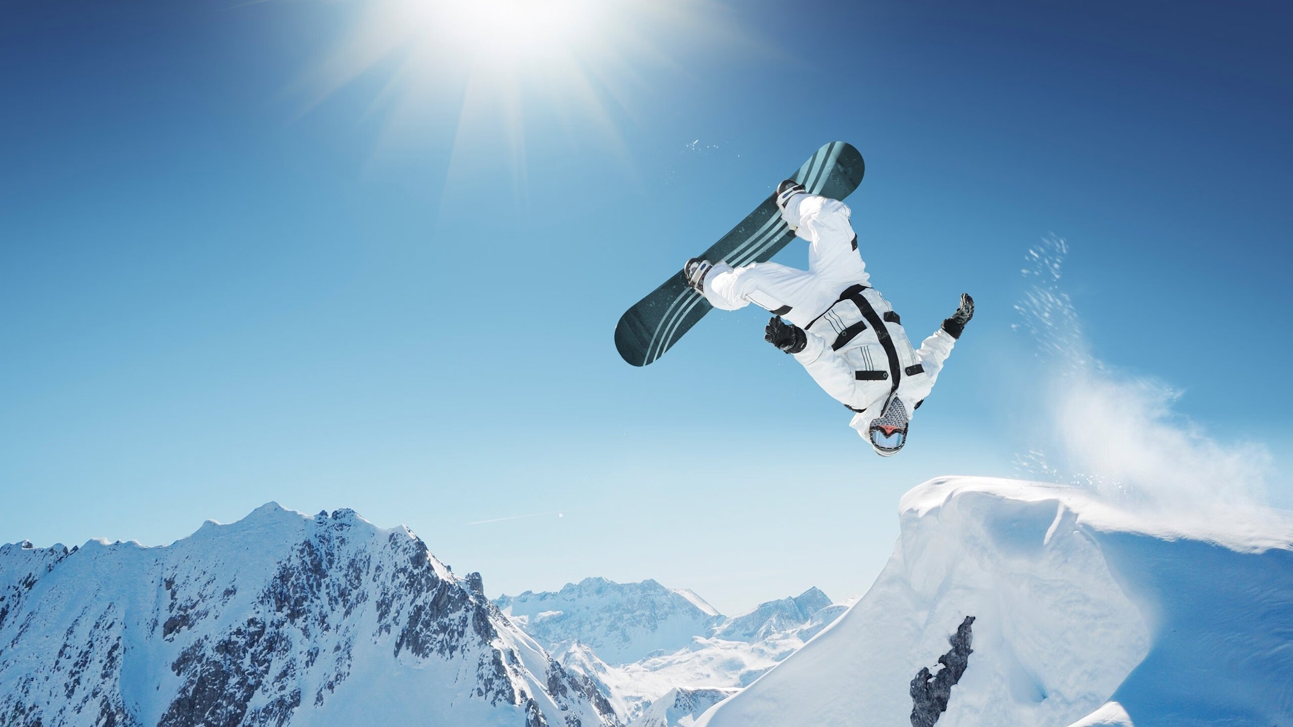 “英超豪门碰撞，争冠形势日趋激烈”，英超8大豪门